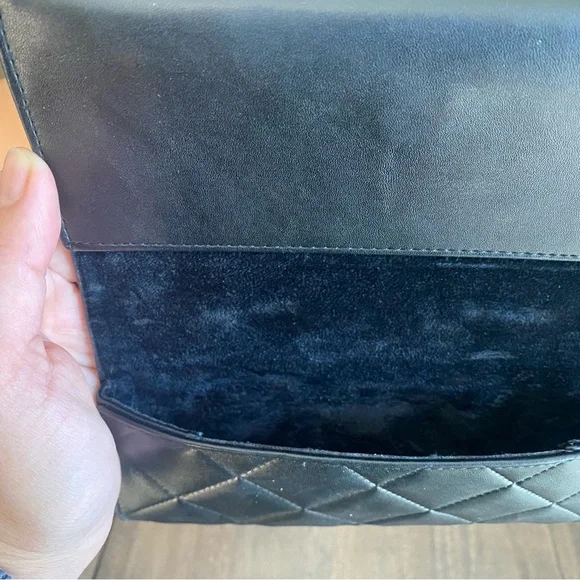 Chic Black Sunglasses with Chain Detail - Picture 8 of 15